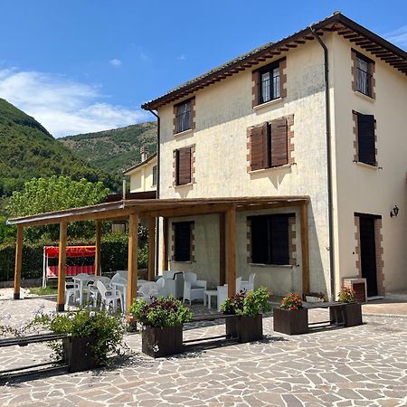 Casa Vacanze Vecchio Frantoio Residenza Leccino Spoleto Exterior foto